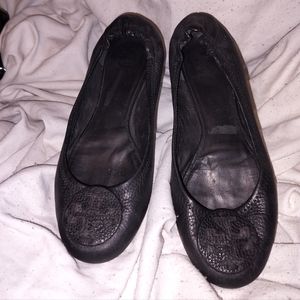 Tory Burch Reva Black Pebbled leather sz 8